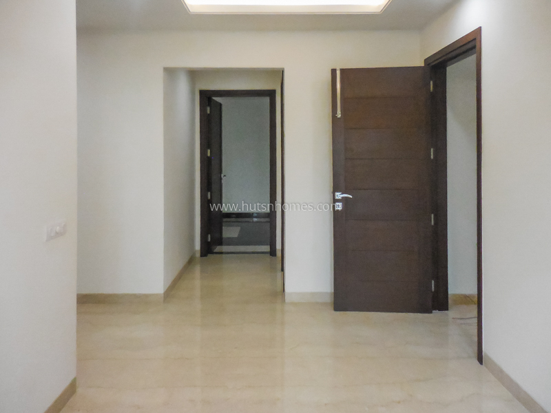 4 BHK Flat For Rent in Defence Colony