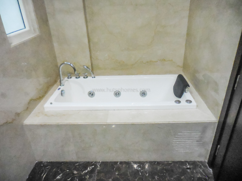 4 BHK Flat For Rent in Defence Colony