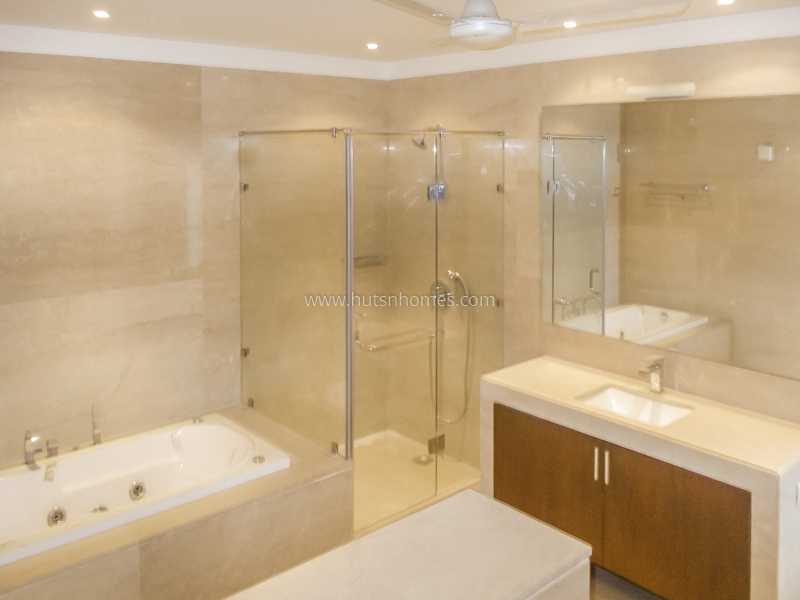 4 BHK Builder Floor For Rent in South Extension 2