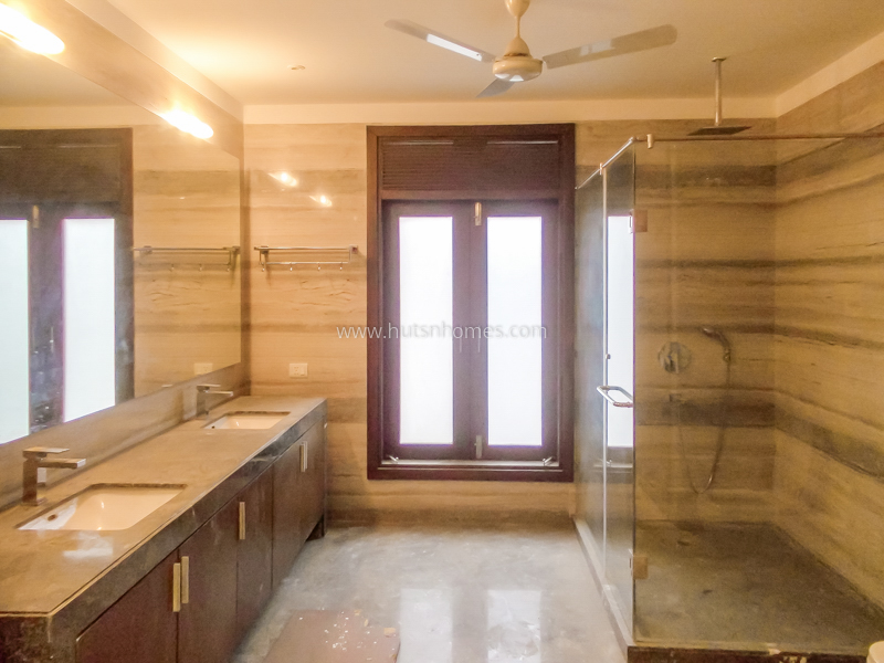 4 BHK Builder Floor For Rent in South Extension 2