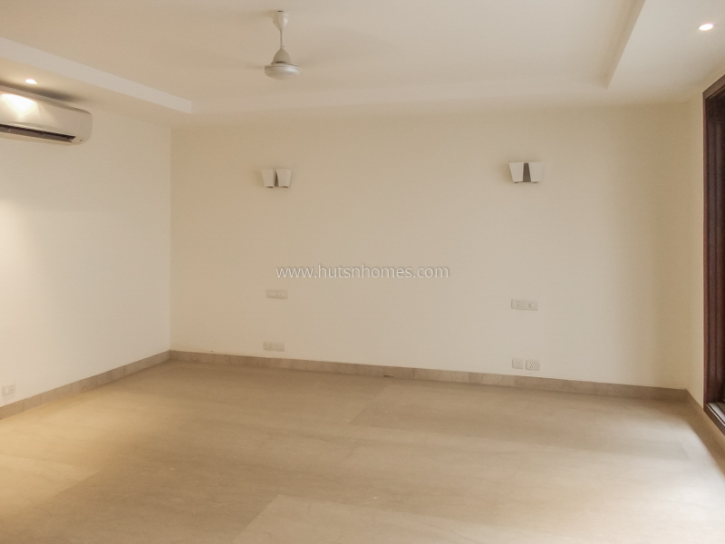 4 BHK Builder Floor For Rent in South Extension 2