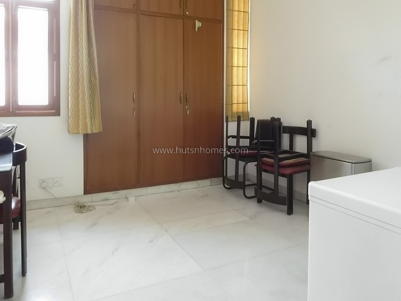 3 BHK Flat For Rent in Maharani Bagh