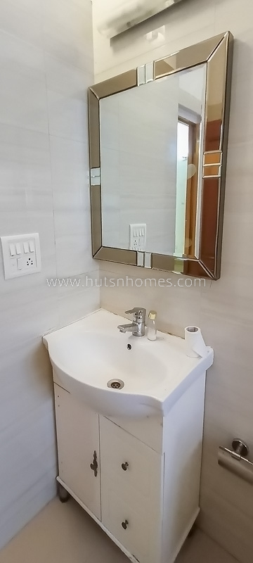 4 BHK House For Rent in Defence Colony