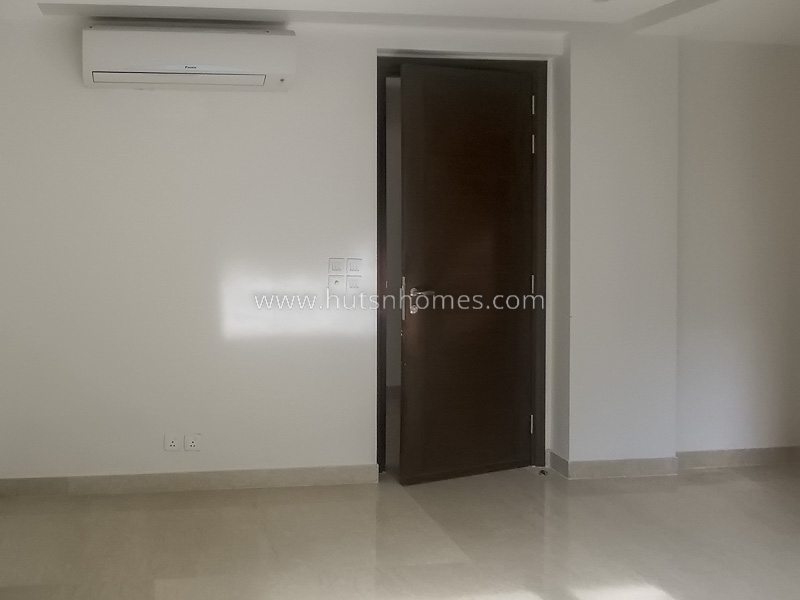 3 BHK Flat For Rent in Defence Colony