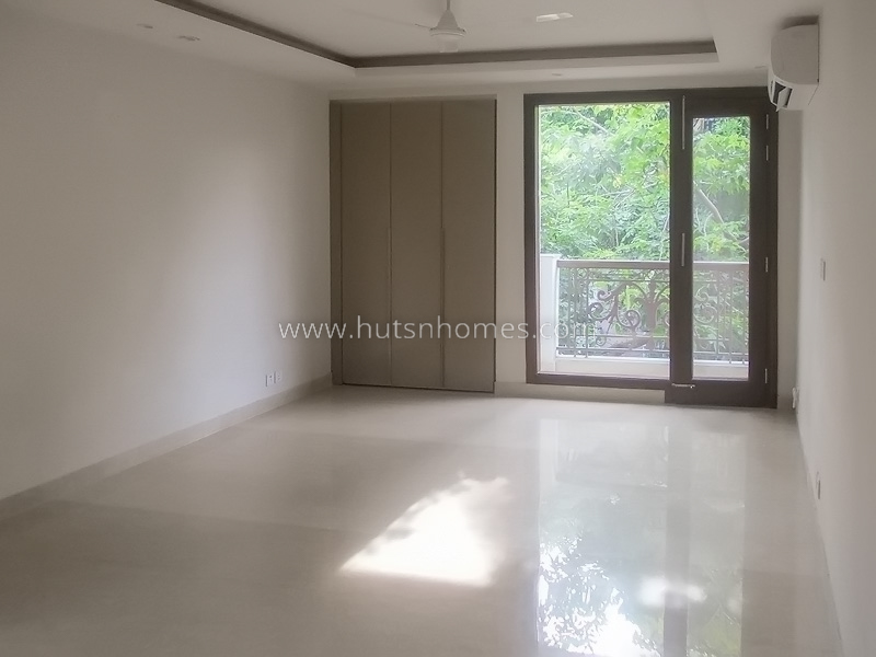 3 BHK Flat For Rent in Defence Colony
