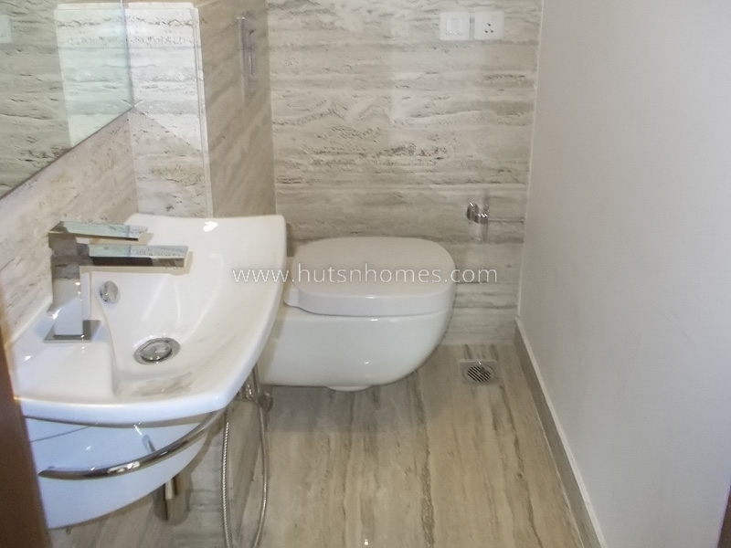 3 BHK Flat For Rent in Defence Colony