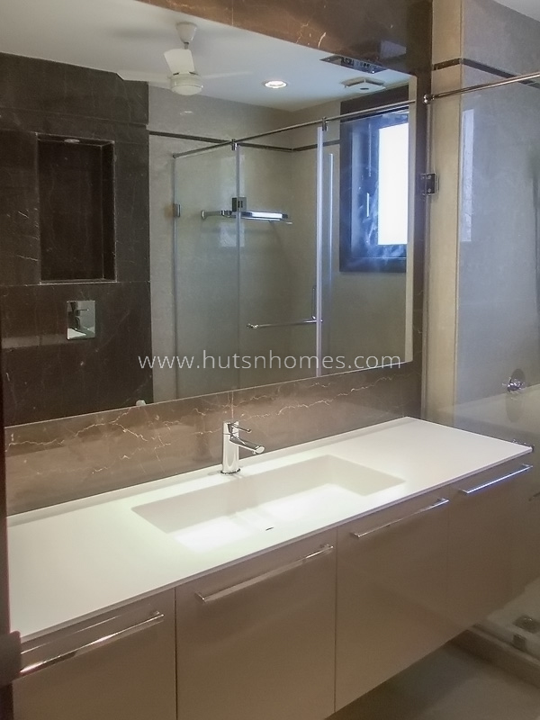 3 BHK Flat For Rent in Defence Colony