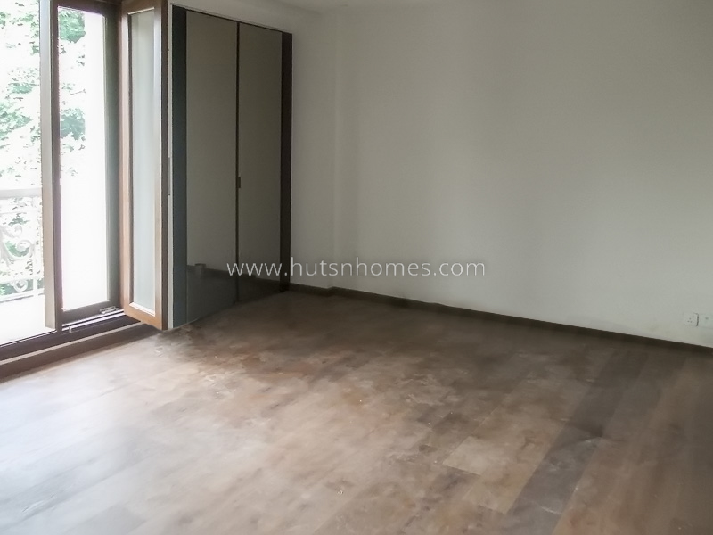 3 BHK Flat For Rent in Defence Colony