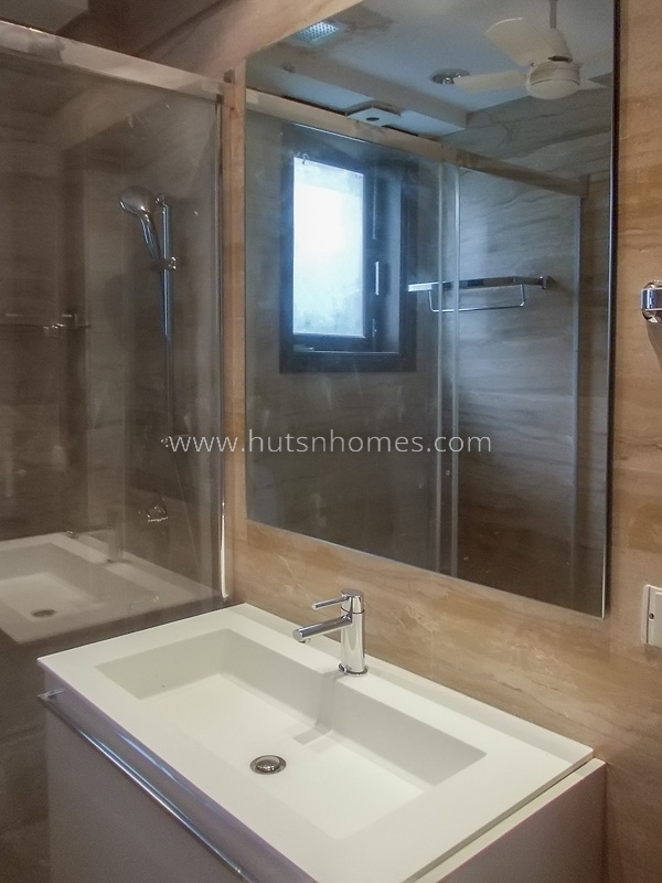 3 BHK Flat For Rent in Defence Colony