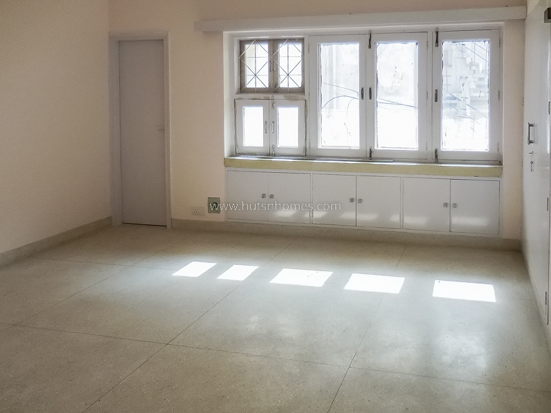 3 BHK Flat For Rent in Defence Colony