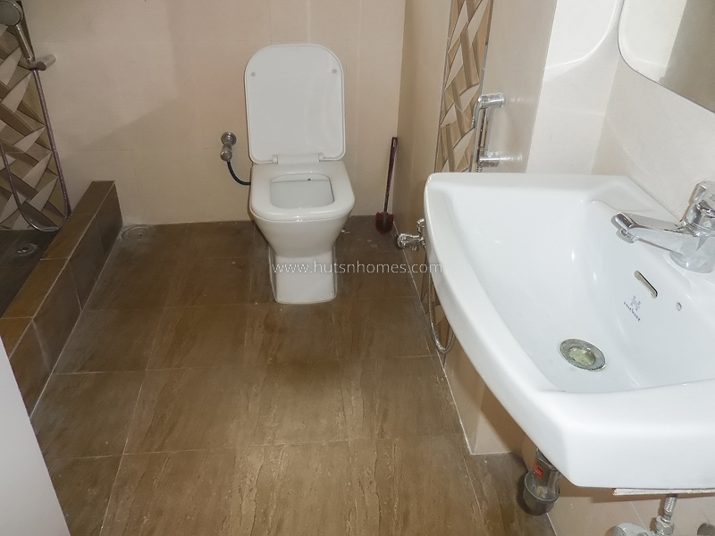 3 BHK Flat For Rent in Defence Colony