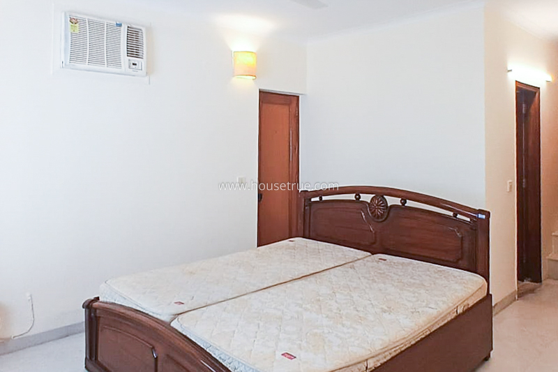 2 BHK Flat For Rent in Defence Colony
