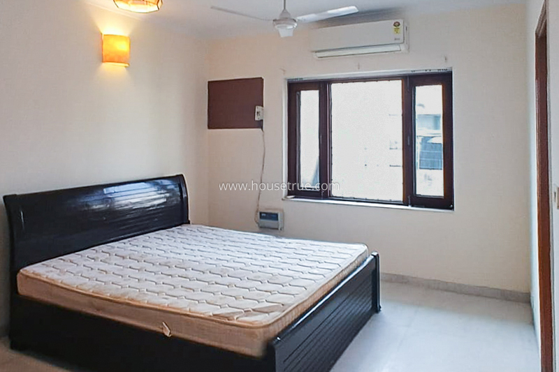 2 BHK Flat For Rent in Defence Colony