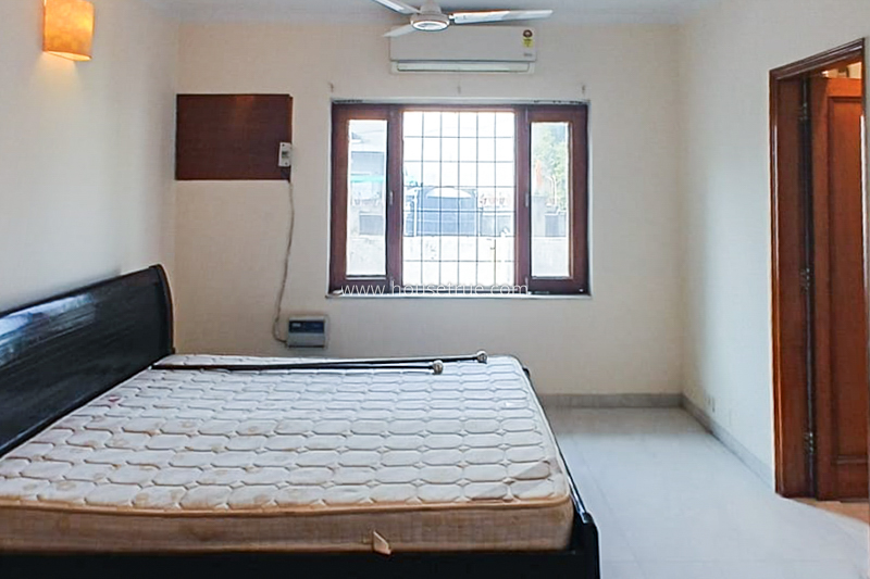 2 BHK Flat For Rent in Defence Colony