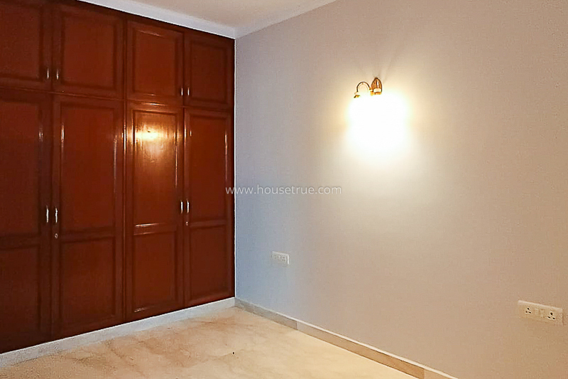 3 BHK Flat For Rent in Defence Colony