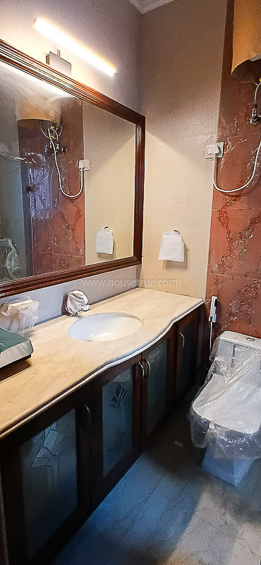 3 BHK Flat For Rent in Defence Colony