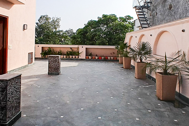 3 BHK Flat For Rent in Defence Colony