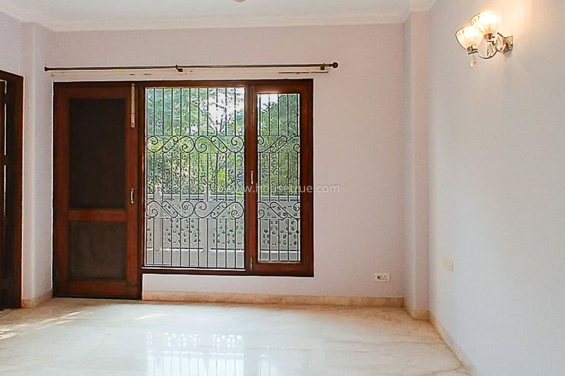 3 BHK Flat For Rent in Defence Colony