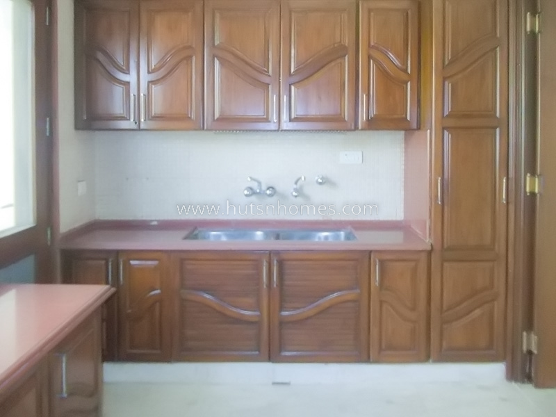3 BHK Flat For Rent in Defence Colony