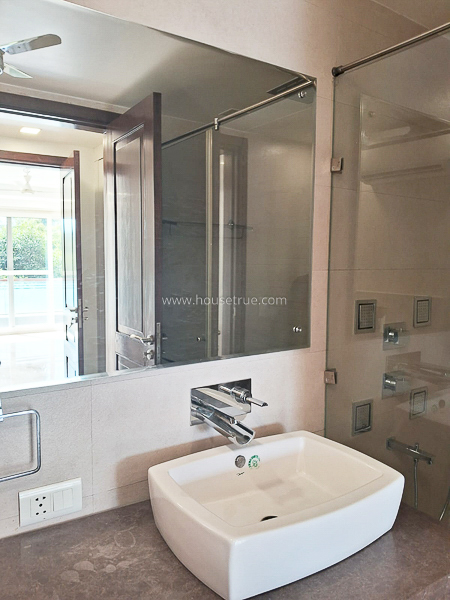3 BHK Flat For Rent in Defence Colony