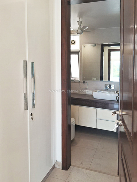 3 BHK Flat For Rent in Defence Colony