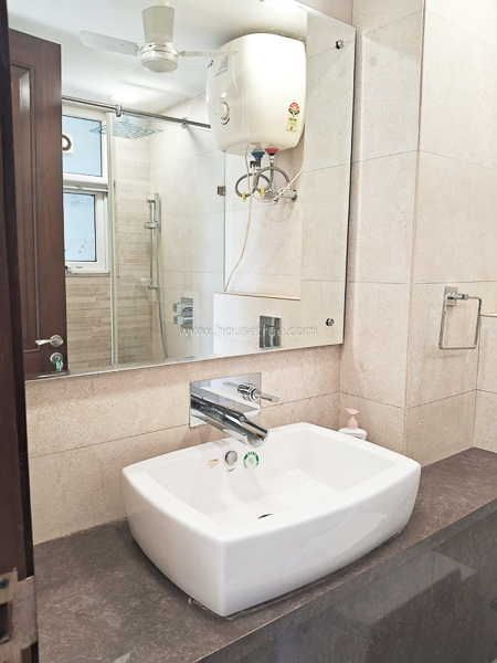 3 BHK Flat For Rent in Defence Colony