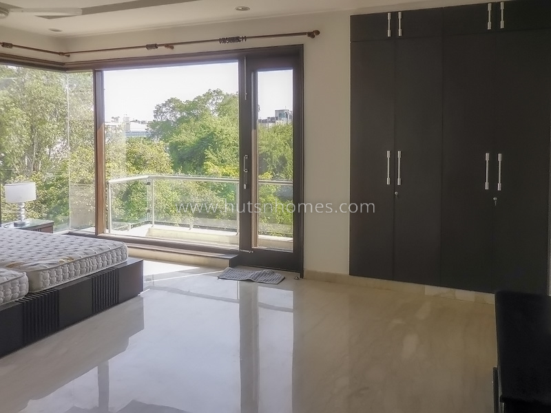 3 BHK Flat For Rent in Defence Colony