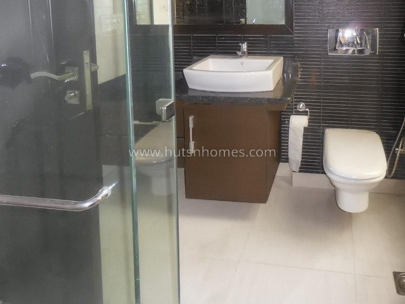3 BHK Flat For Rent in Defence Colony