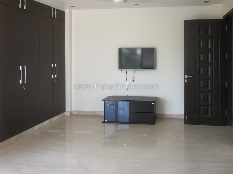 3 BHK Flat For Rent in Defence Colony