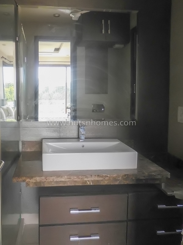 3 BHK Flat For Rent in Defence Colony