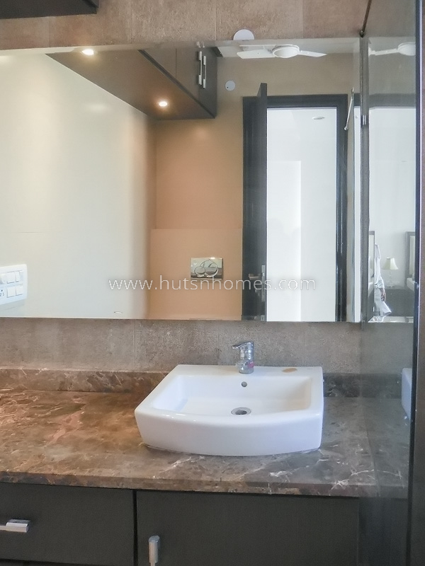 3 BHK Flat For Rent in Defence Colony