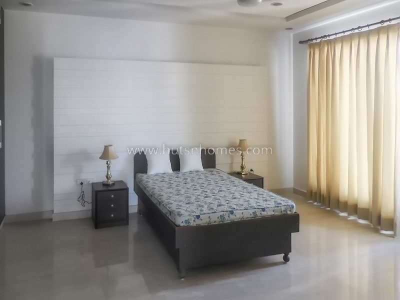 3 BHK Flat For Rent in Defence Colony