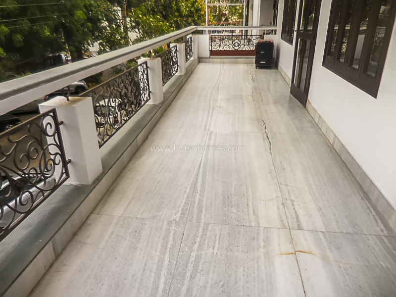 2 BHK Flat For Rent in Defence Colony