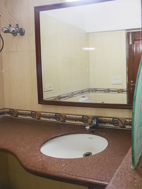 2 BHK Flat For Rent in Defence Colony