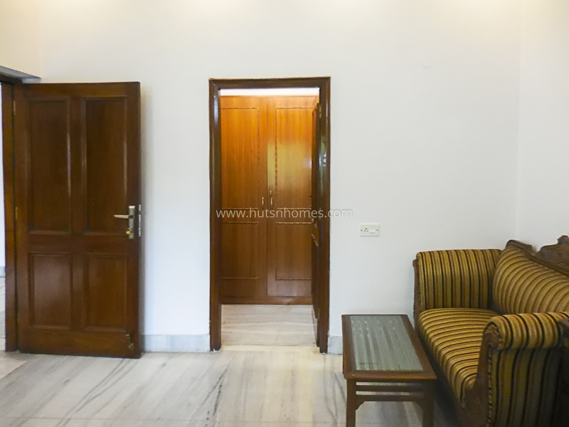 2 BHK Flat For Rent in Defence Colony