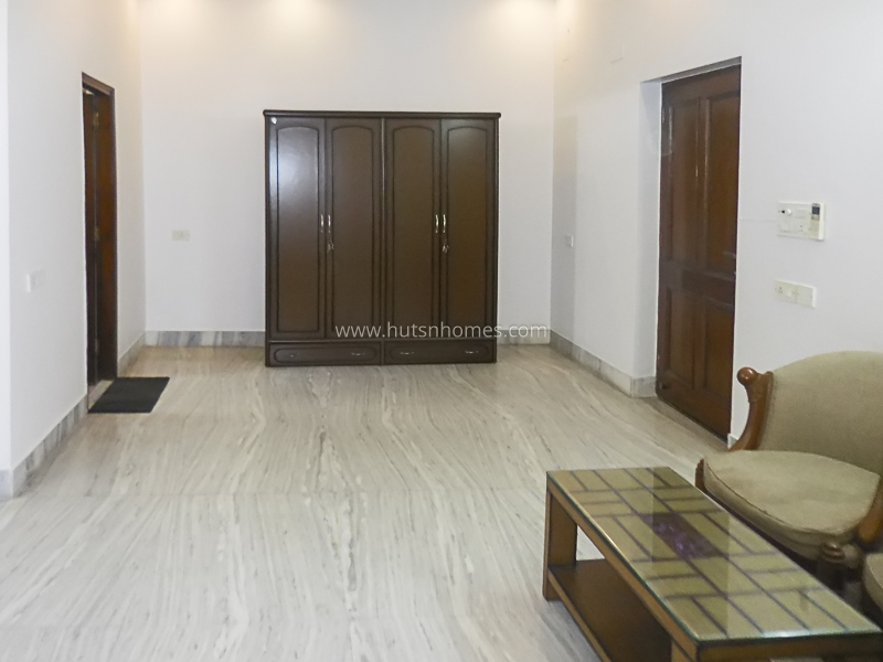 2 BHK Flat For Rent in Defence Colony