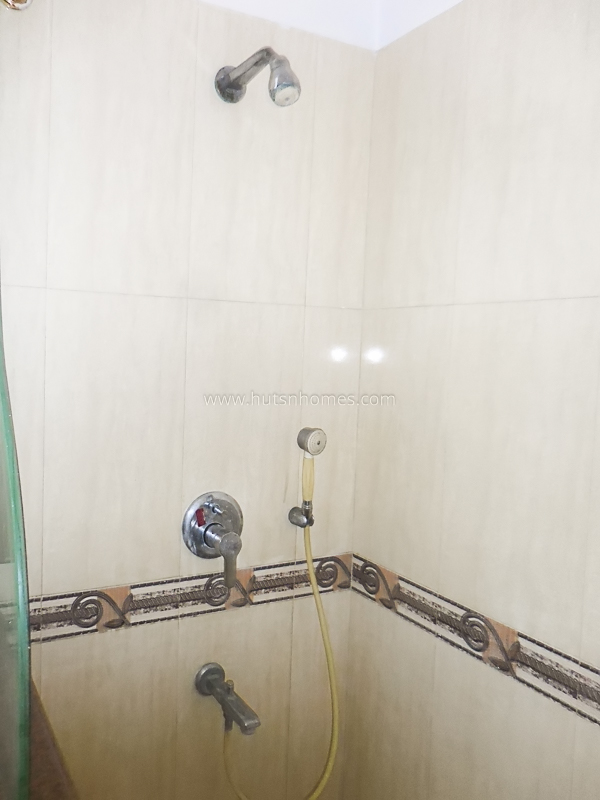 2 BHK Flat For Rent in Defence Colony