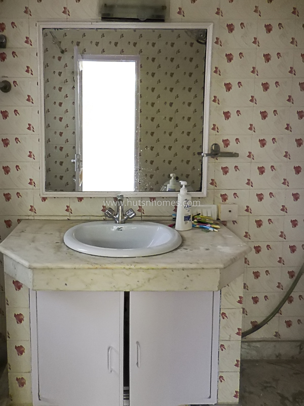 2 BHK Flat For Rent in Defence Colony