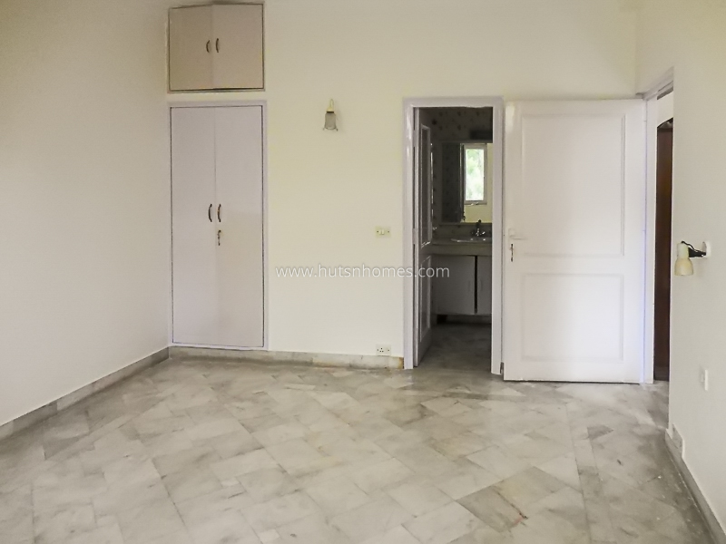 2 BHK Flat For Rent in Defence Colony