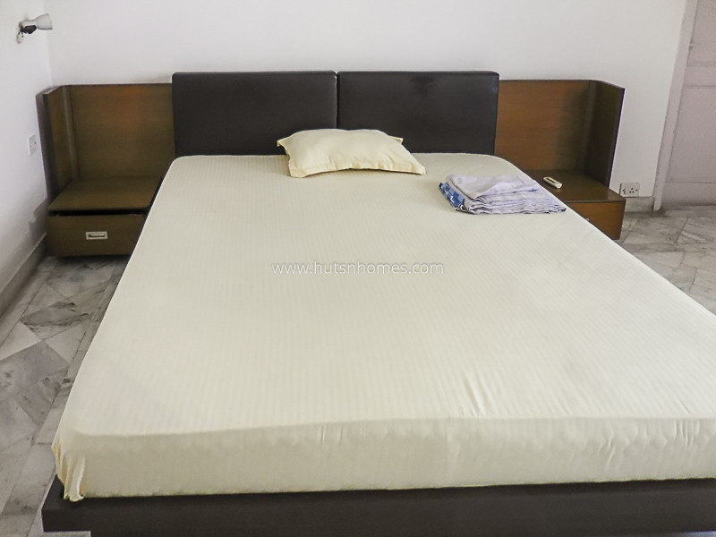 2 BHK Flat For Rent in Defence Colony