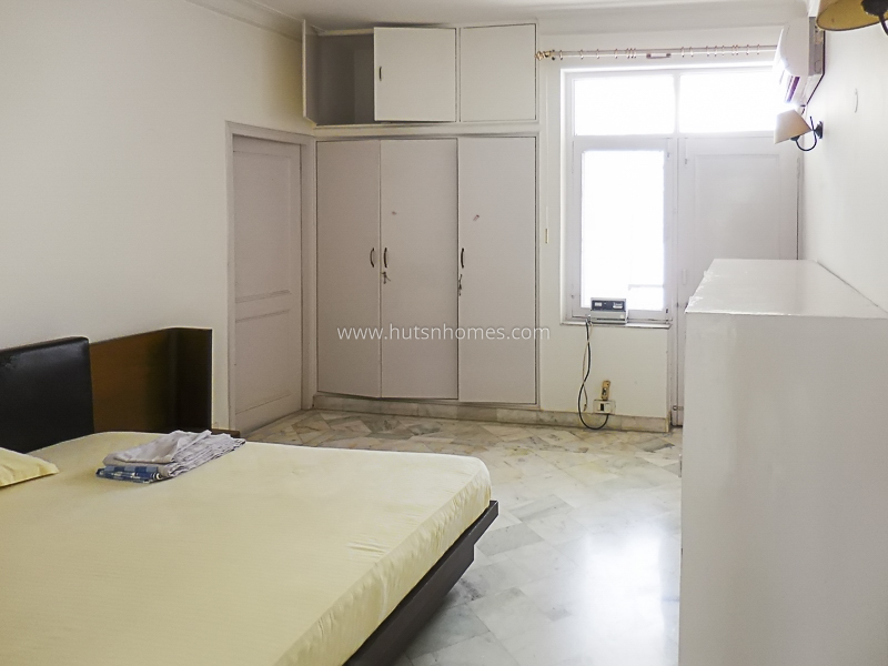 2 BHK Flat For Rent in Defence Colony