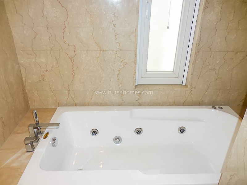 4 BHK Flat For Rent in South Extension 2