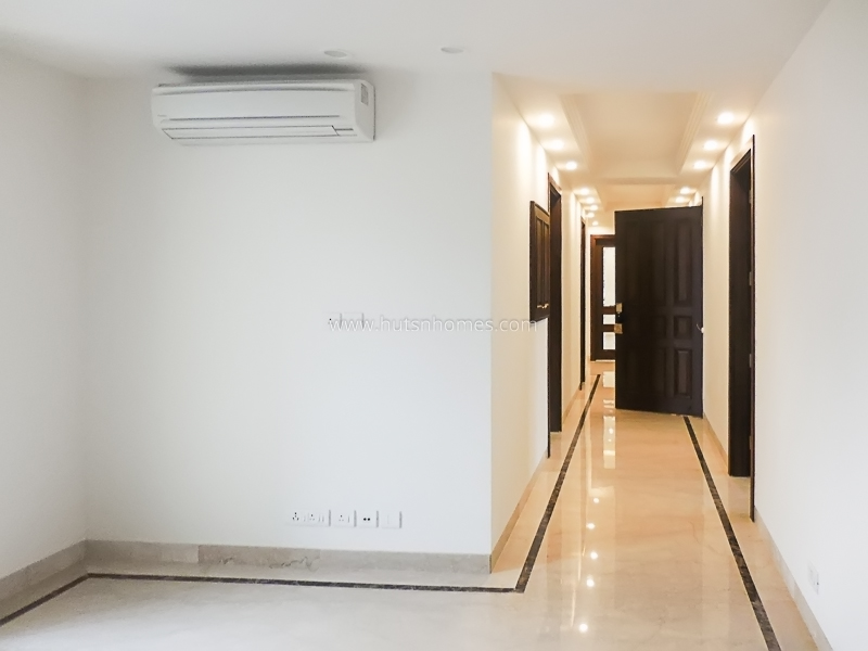 4 BHK Flat For Rent in South Extension 2