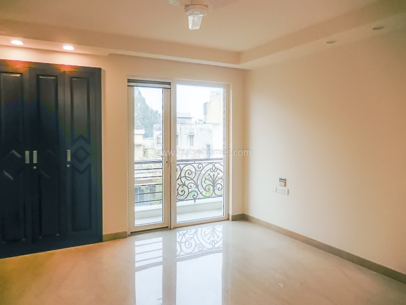 4 BHK Flat For Rent in South Extension 2