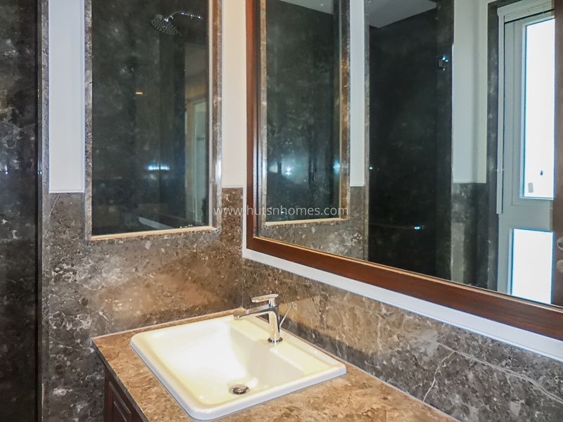 4 BHK Flat For Rent in South Extension 2