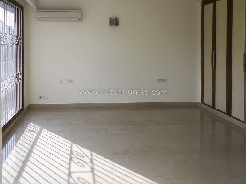 3 BHK Flat For Rent in Defence Colony