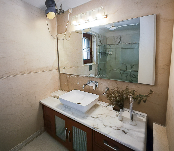 3 BHK Flat For Rent in Defence Colony