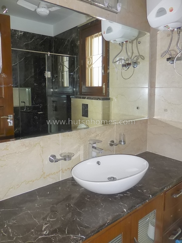 3 BHK Flat For Rent in Defence Colony