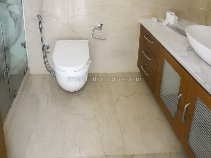 3 BHK Flat For Rent in Defence Colony