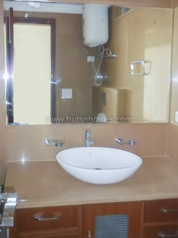 3 BHK Flat For Rent in Defence Colony